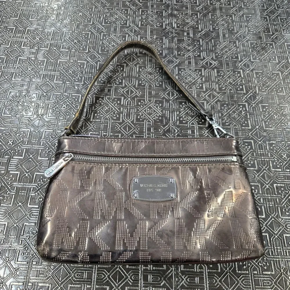 🐢 Michael Kors Pewter Metallic Wrislet Zipper Wallet